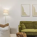 Apartment Cosy - Sleeps 4 - Prime Location