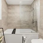 Cosy - Sleeps 4 - Prime Location Apartment