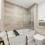 Cosy - Sleeps 4 - Prime Location