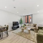 Cosy - Sleeps 4 - Prime Location Apartment