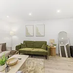 Cosy - Sleeps 4 - Prime Location Apartment