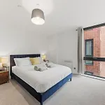Apartment Cosy - Sleeps 4 - Prime Location *