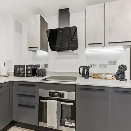 Cosy - Sleeps 4 - Prime Location *