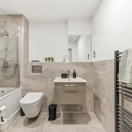 Cosy - Sleeps 4 - Prime Location