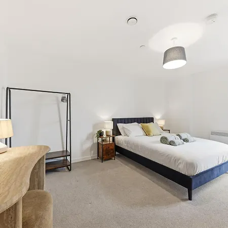 Cosy - Sleeps 4 - Prime Location *