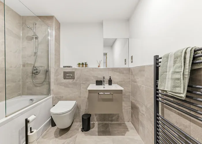 Cosy - Sleeps 4 - Prime Location