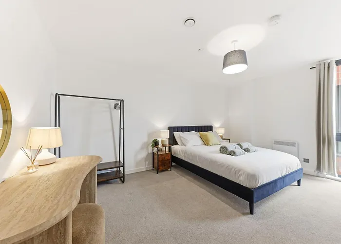 Cosy - Sleeps 4 - Prime Location *