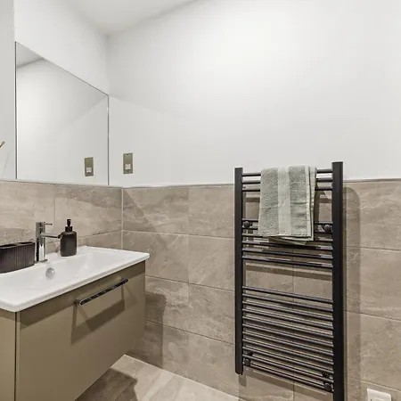 Apartment Cosy - Sleeps 4 - Prime Location