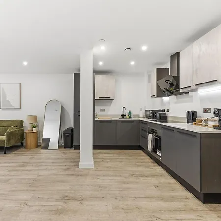 Cosy - Sleeps 4 - Prime Location Apartment *