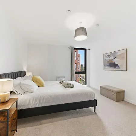 Cosy - Sleeps 4 - Prime Location Apartment *