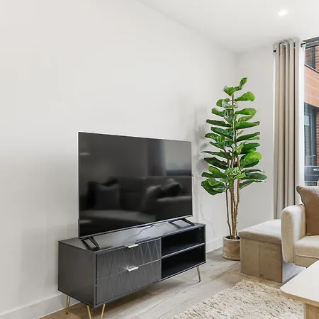 Cosy - Sleeps 4 - Prime Location *